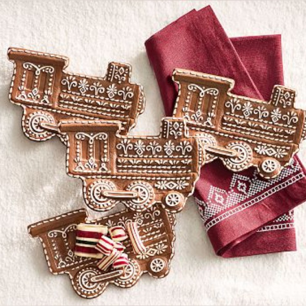 Pottery Barn Gingerbread Train 🚂 Set of 4 Appetizer plates BNIB